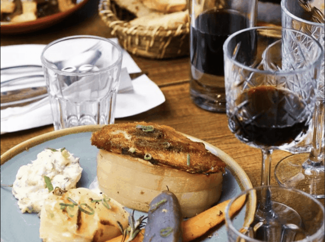 Restaurant Auberge des canuts – Bouchon Lyonnais à Lyon, France