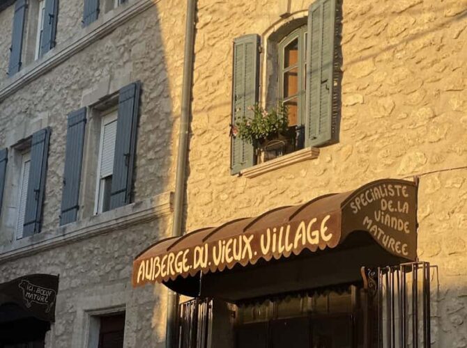 Restaurant Auberge du Vieux Village à Mallemort, France