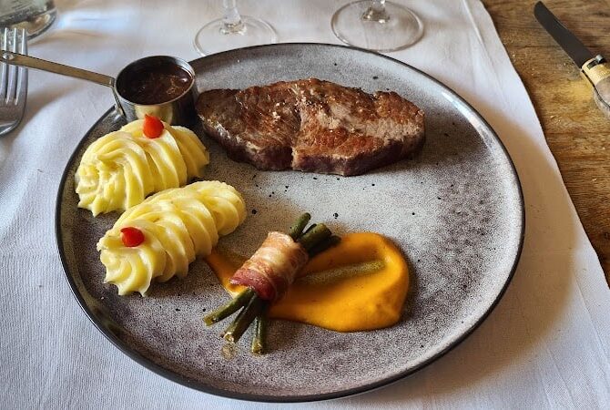 Restaurant Auberge du Vieux Village à Mallemort, France