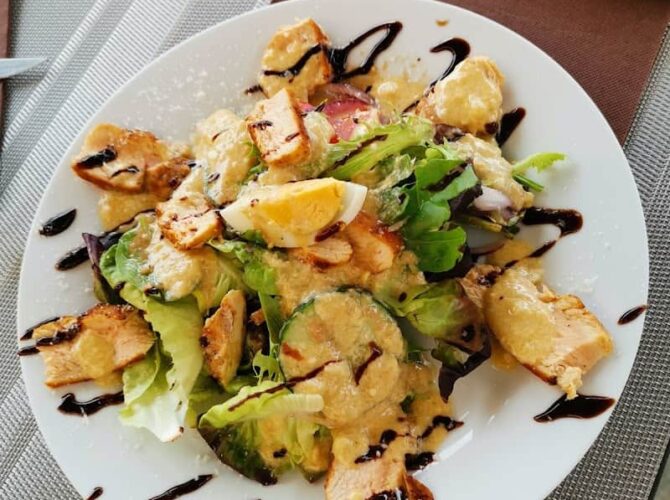 Restaurant Auberge “Le Charrail” à Mayres-Savel, France