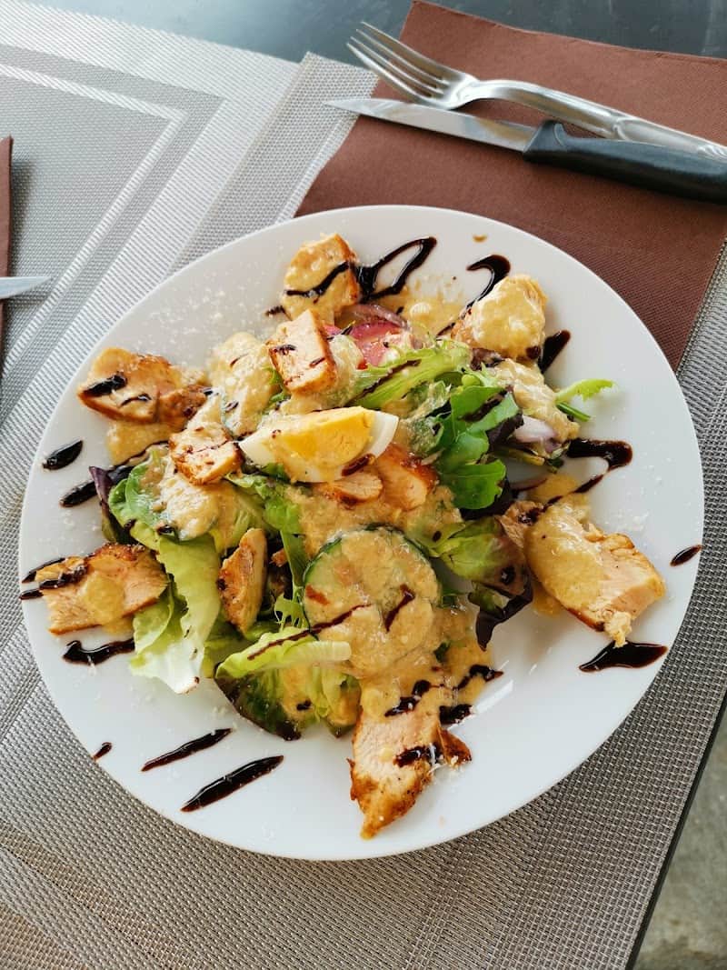 Restaurant Auberge “Le Charrail” à Mayres-Savel, France