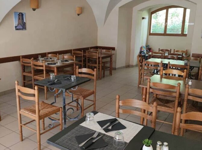 Restaurant Auberge “Le Charrail” à Mayres-Savel, France