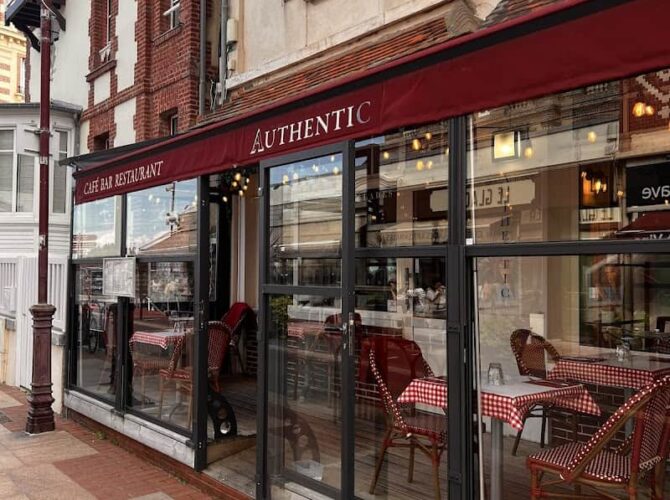 AUTHENTIC restaurant à Houlgate, France