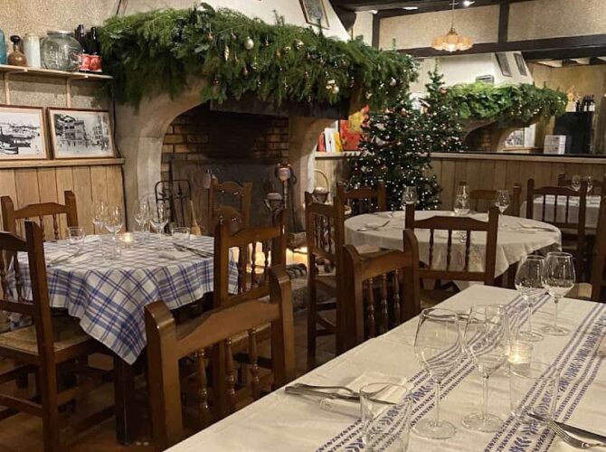 Restaurant Aux Pigeons Blancs Asador à Saint-Jean-de-Luz, France