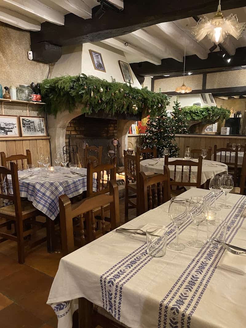 Restaurant Aux Pigeons Blancs Asador à Saint-Jean-de-Luz, France