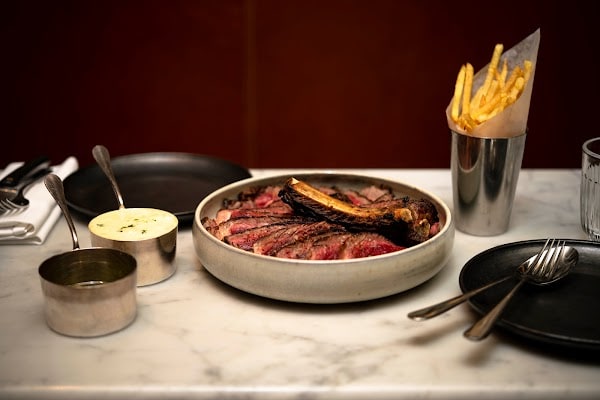 Restaurant Aux Prés Cyril Lignac à Paris, France