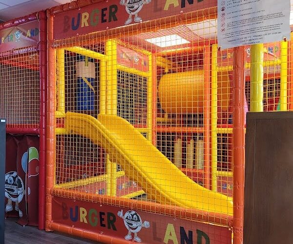 BABA FRITAS RESTAURANT & AIRES DE JEUX à Vaulx-en-Velin, France