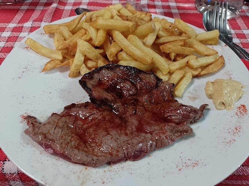 Bar restaurant le musée à Aubin, France
