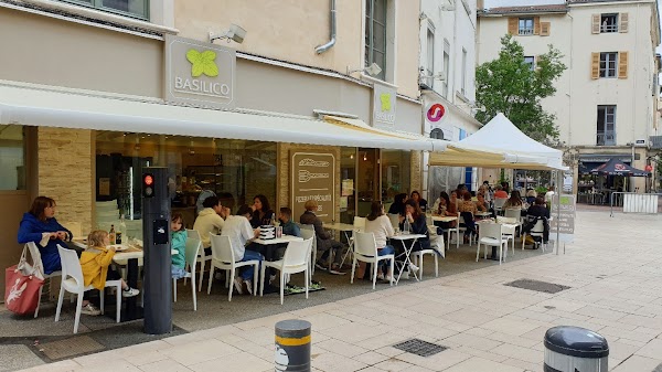 Restaurant Basilico Pizzeria à Mâcon, France