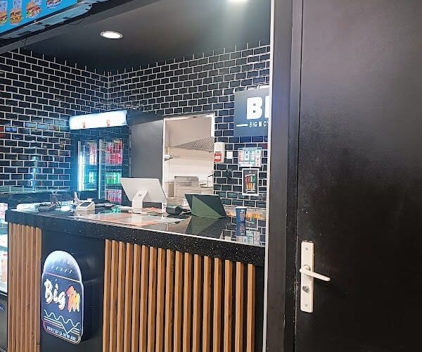 Restaurant Big M à Vaulx-en-Velin, France