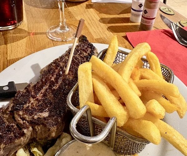 Bistro Output 28 – Restaurant Routier à Lesménils, France