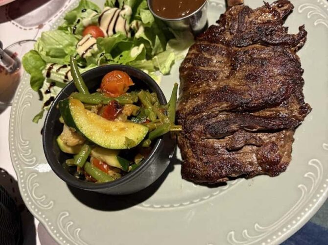 Restaurant Bistrot Colette The Village à Villefontaine, France