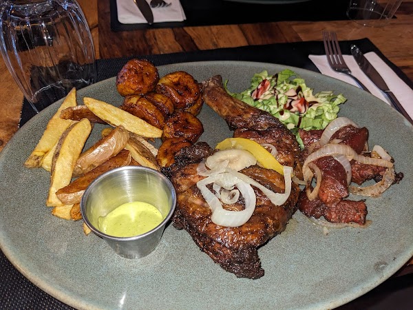 Restaurant Bois et Braises à Champs-sur-Marne, France