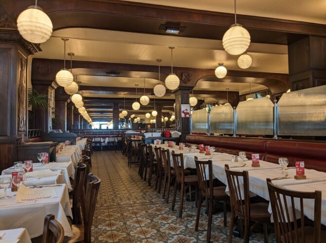 Restaurant Bouillon République à Paris, France