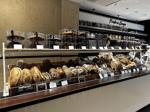 Restaurant Boulangerie-Pâtisserie Frédéric Comyn à Paris, France