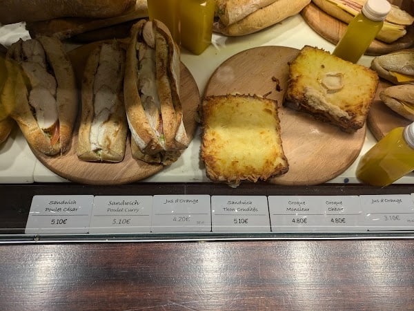 Restaurant Boulangerie-Pâtisserie Frédéric Comyn à Paris, France