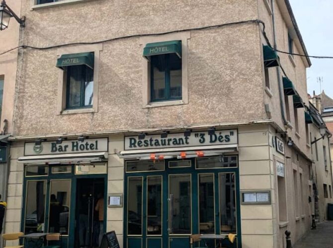 Restaurant Brasserie 3 Dés à Mantes-la-Jolie, France