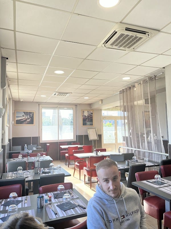 Restaurant Brasserie Des 7 Chemins à Vaulx-en-Velin, France