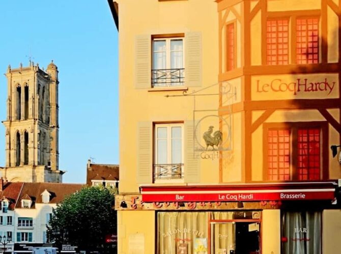 Restaurant Brasserie Le Coq Hardi à Mantes-la-Jolie, France