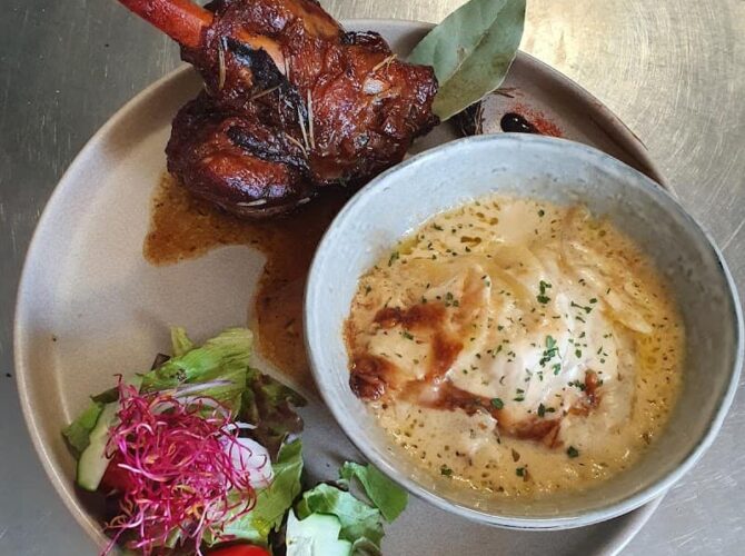 Restaurant brasserie provencale à La Londe-les-Maures, France