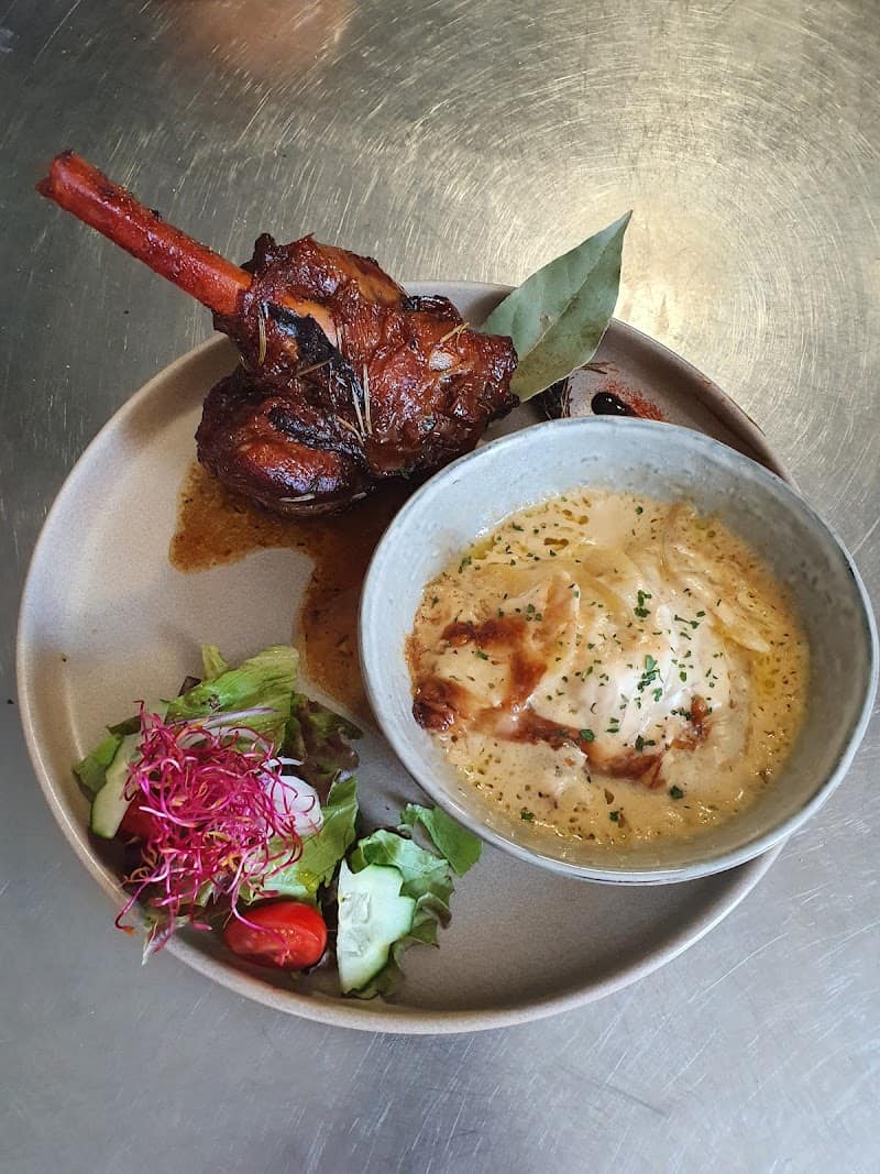 Restaurant brasserie provencale à La Londe-les-Maures, France