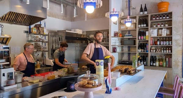 Restaurant Butin : Sandwichs cuisinés – Épicerie sourcée – Vins vivants – Boutique à Bourg-en-Bresse, France