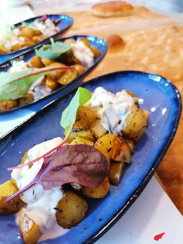 Restaurant Butin : Sandwichs cuisinés – Épicerie sourcée – Vins vivants – Boutique à Bourg-en-Bresse, France