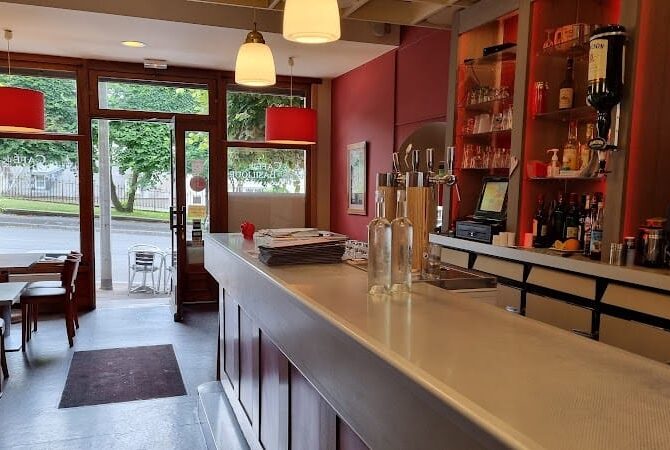 Restaurant Café de la Basilique à Lisieux, France