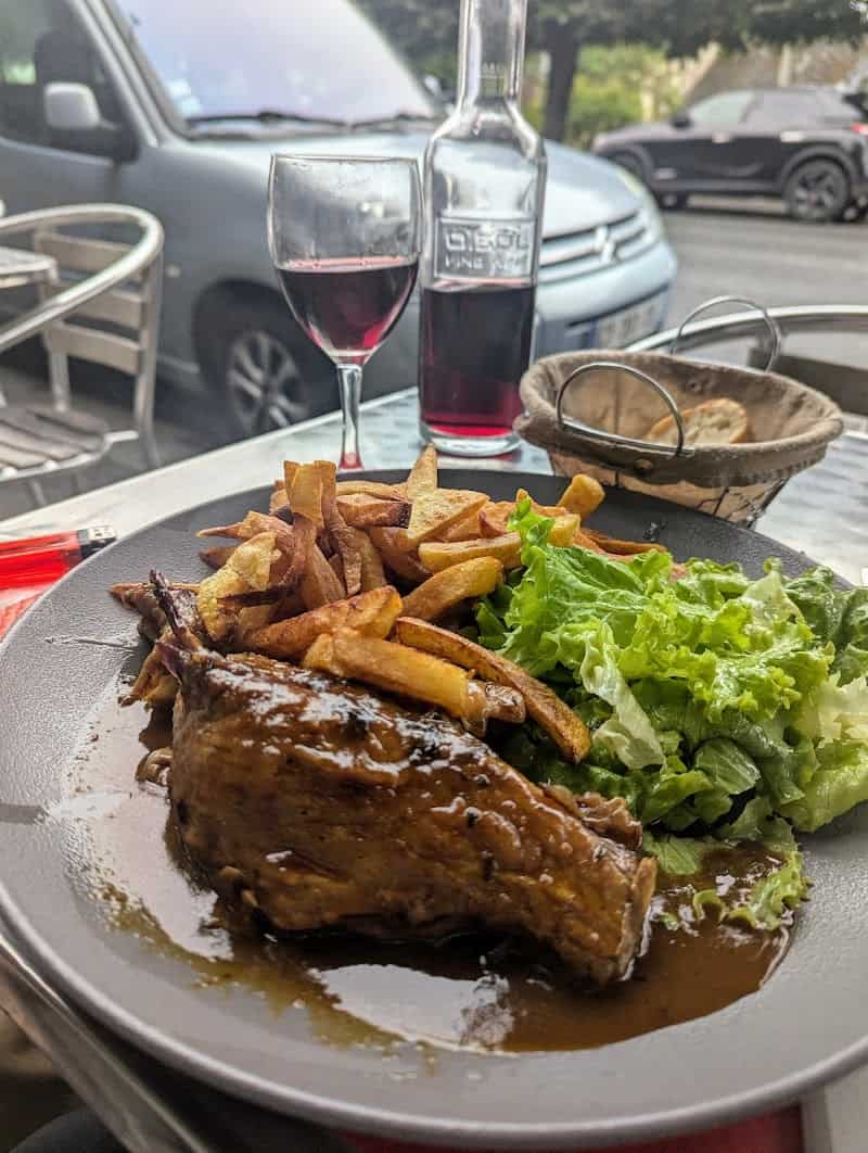 Restaurant Café de la Basilique à Lisieux, France