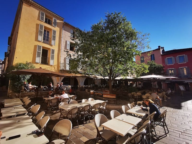 Restaurant Café des Arcades à Valbonne, France