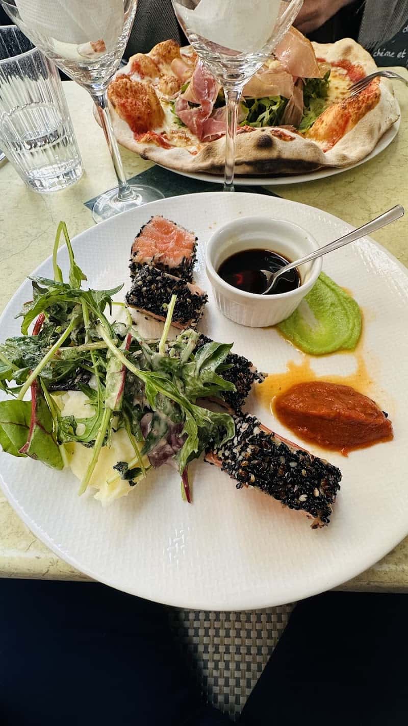 Restaurant Café des Arcades à Valbonne, France