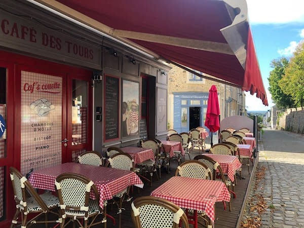 Restaurant CAFÉ DES TOURS à Sainte-Suzanne-et-Chammes, France