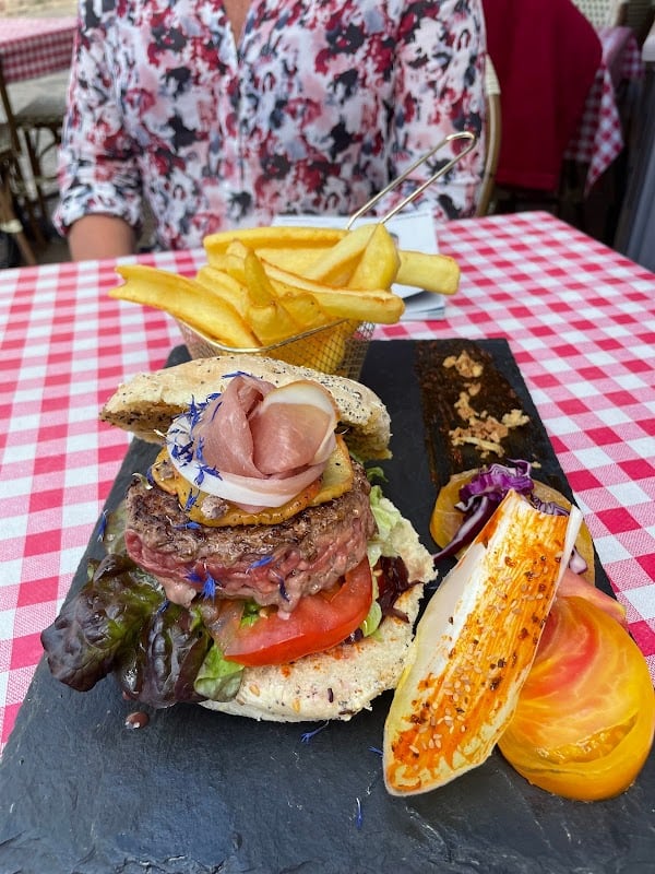 Restaurant CAFÉ DES TOURS à Sainte-Suzanne-et-Chammes, France