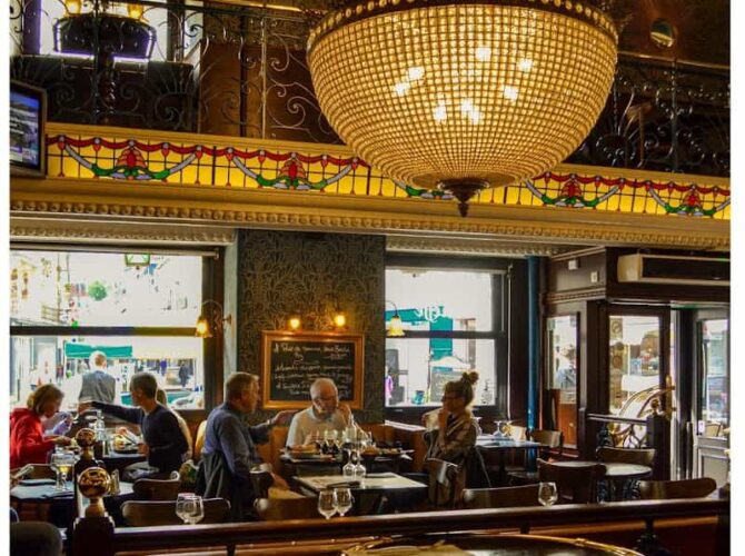 Restaurant Café des Tribunaux à Dieppe, France