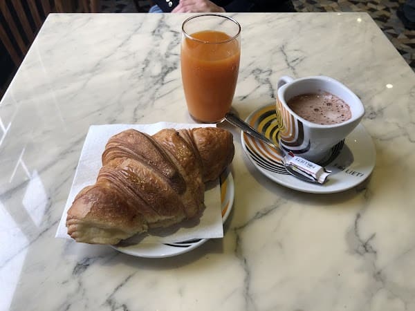 Restaurant Café La Chablisienne à Chablis, France