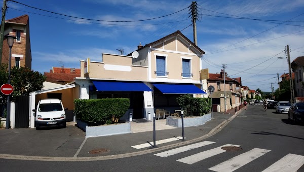 Restaurant Café Le Disque Blue. à Eaubonne, France
