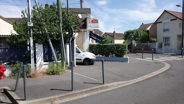 Restaurant Café Le Disque Blue. à Eaubonne, France