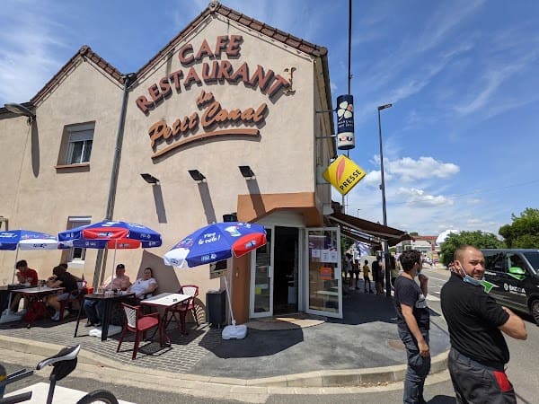 Cafe restaurant du petit canal aux 2 gros à Nevers, France