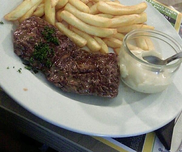 Cafe restaurant du petit canal aux 2 gros à Nevers, France