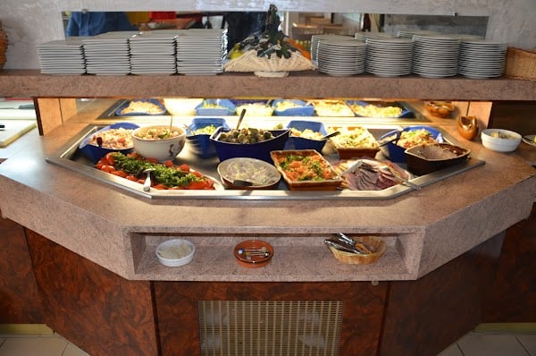 Café Restaurant Les Deux Tonnelles à Chablis, France