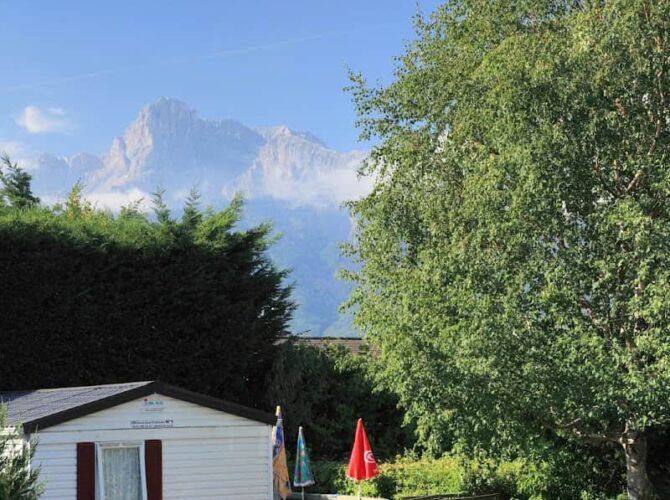 Restaurant Camping Belvédère de l’Obiou **** à Saint-Laurent-en-Beaumont, France