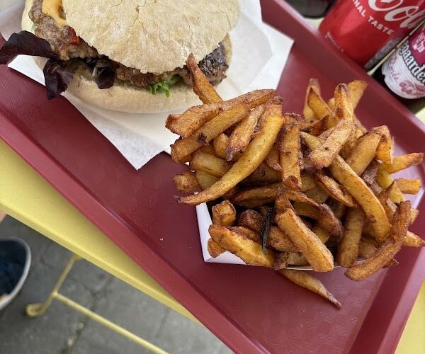 Restaurant C’dame’S friterie à Bertrix, Belgique