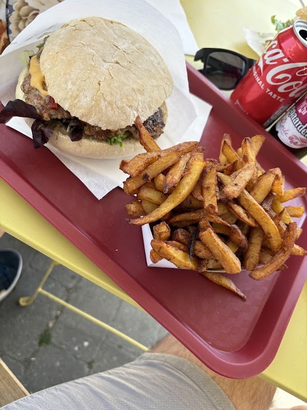 Restaurant C’dame’S friterie à Bertrix, Belgique