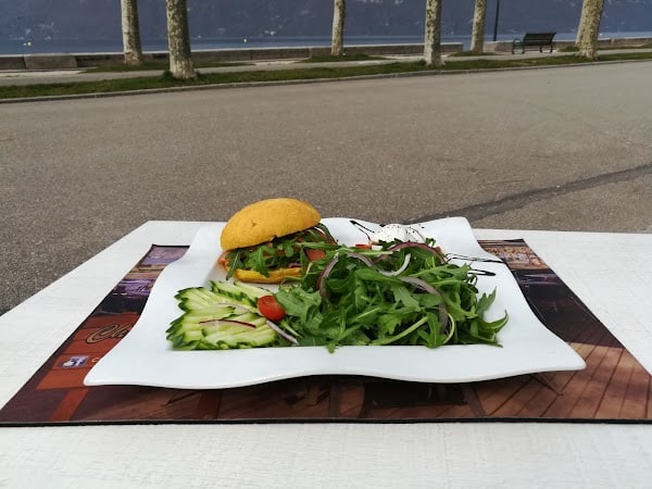 Chalet chez Mimi’s restaurant au bord du lac à Aix-les-Bains, France