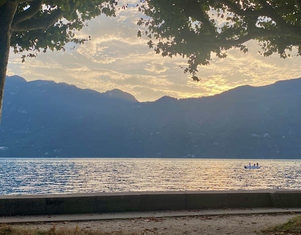 Chalet chez Mimi’s restaurant au bord du lac à Aix-les-Bains, France