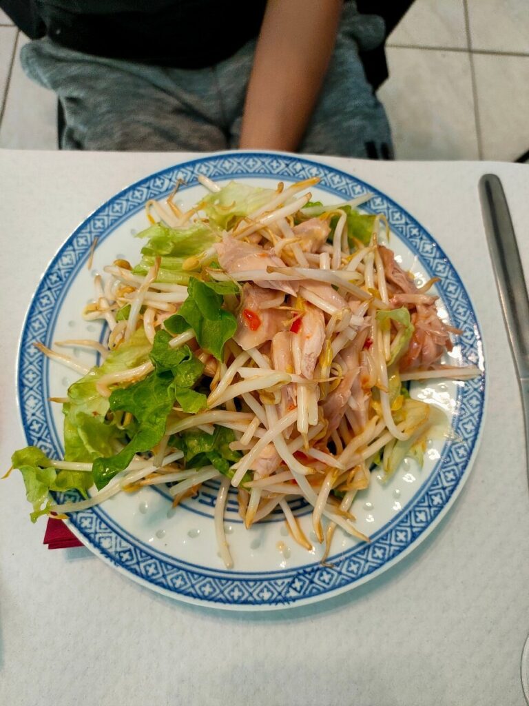 Restaurant Chez Chouette à Épineau-les-Voves, France