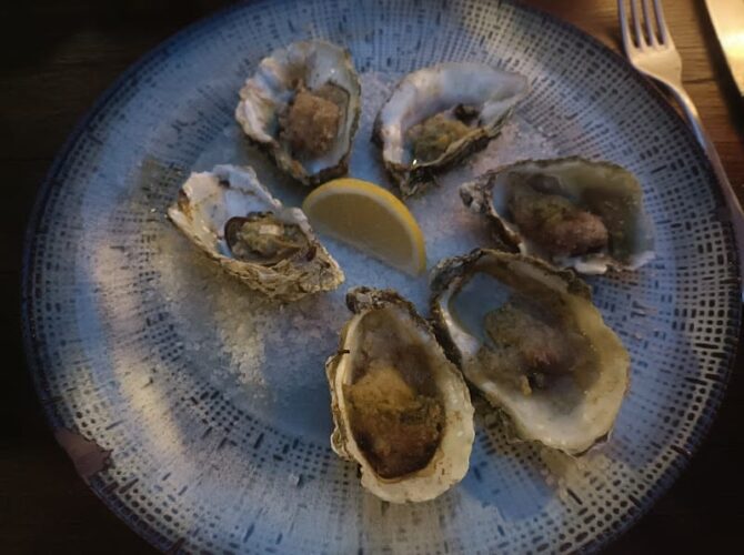 Restaurant coquillages et crustacés à Sète, France