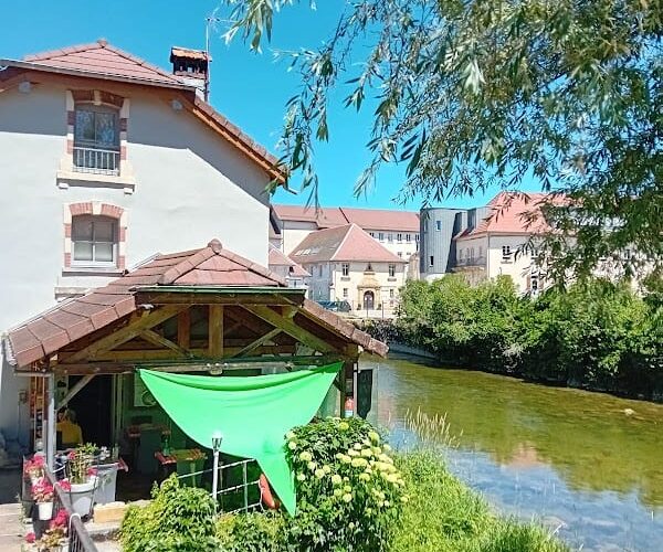 Restaurant Côté Pont Maison De Cuisine à Pontarlier, France