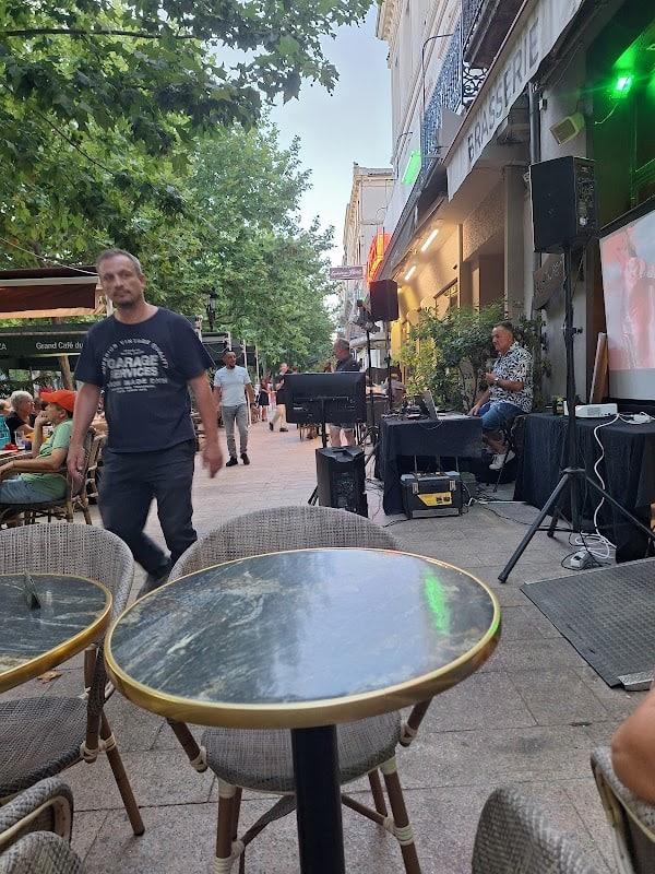 Restaurant Couleurs Café à Montélimar, France
