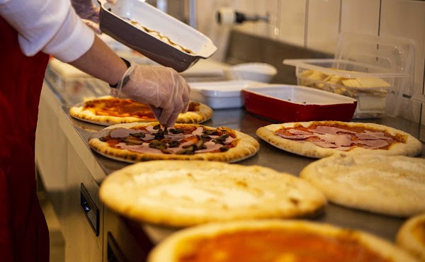 Restaurant Couvin Pizza 24h24 à Couvin, Belgique